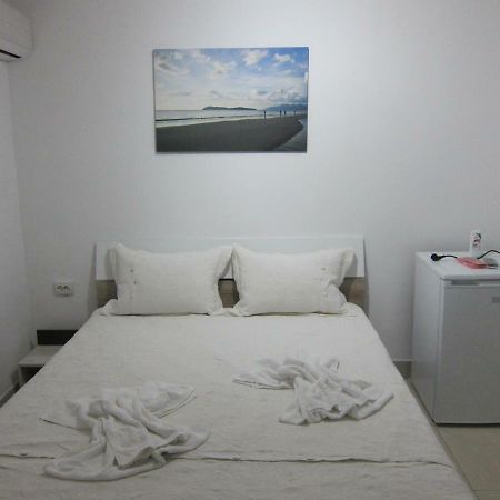 Casa Gherghisan Hotel Costinesti Bagian luar foto