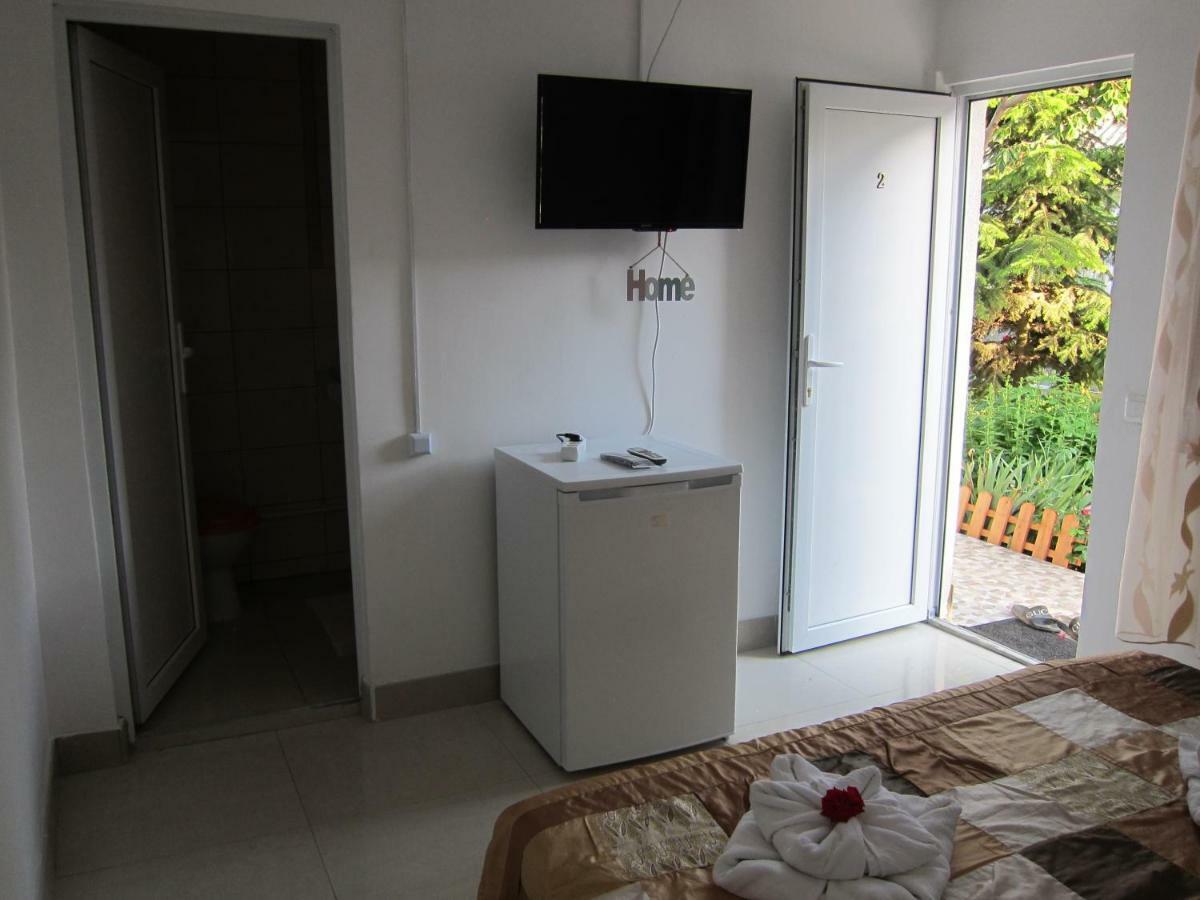 Casa Gherghisan Hotel Costinesti Bagian luar foto