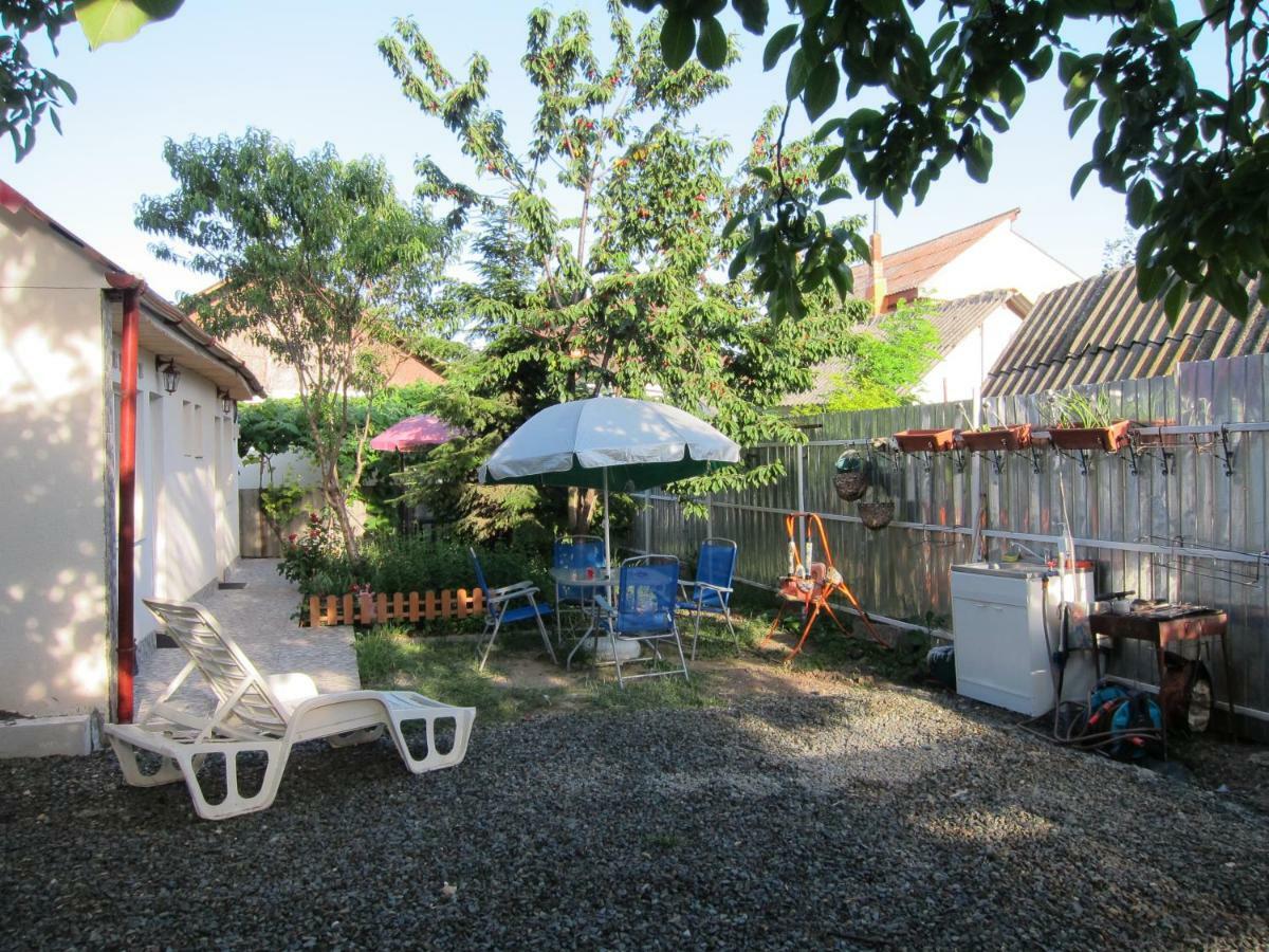 Casa Gherghisan Hotel Costinesti Bagian luar foto